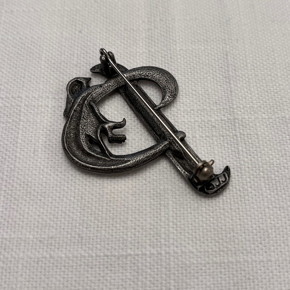 JJ Jonette letter “P” with cat brooch - Picture 2 of 6